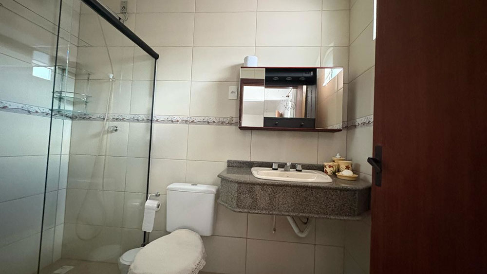 Banheiro 01 (su&iacute;te)