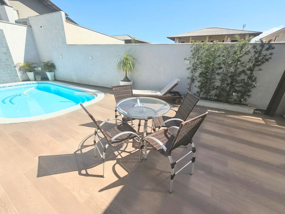 Piscina (fundos)